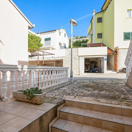 Lovely Apartment In Primosten With Kitchen Exterior foto