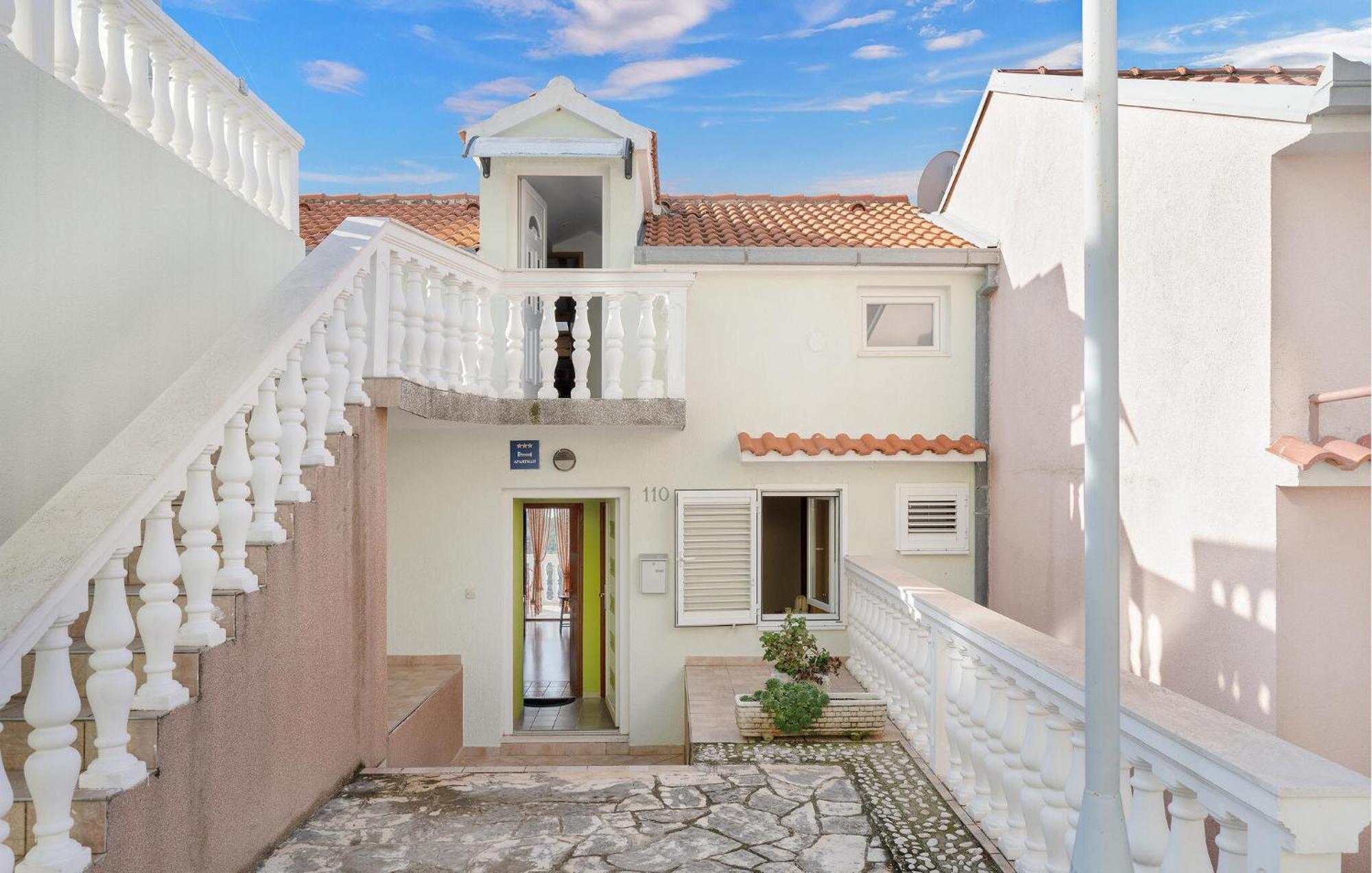 Lovely Apartment In Primosten With Kitchen Exterior foto
